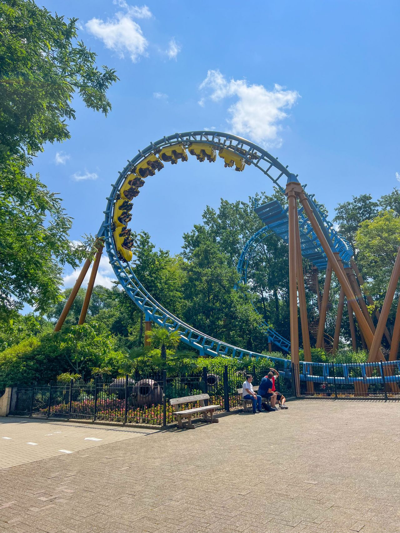 Trein van de Boomerang in de cobra roll.